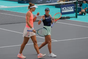Imagem ilustrativa da imagem Bia Haddad e Luisa Stefani avançam à semifinal das duplas em Abu Dabi