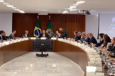 Imagem ilustrativa da imagem Bolsonaro em reunião ordenou que ministros repetissem dados falsos sobre urnas