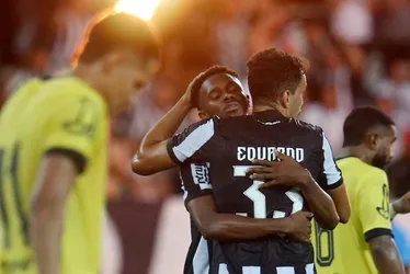 Imagem ilustrativa da imagem Botafogo vence Madureira com vaias e retorno inspirado de Jeffinho