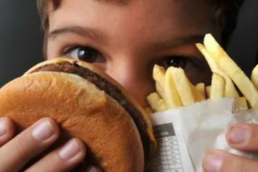Imagem ilustrativa da imagem Brasil pode chegar a 20 milhões de crianças e adolescentes obesos em 2035