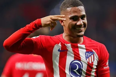 Imagem ilustrativa da imagem Brasileiro marca golaço, Atlético de Madrid vence e passa o Barcelona no Espanhol