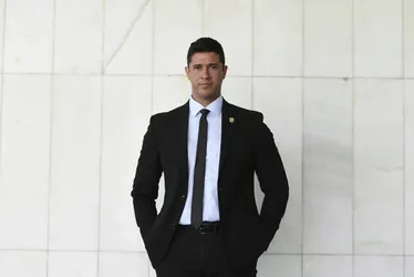 
          Imagem ilustrativa da imagem Burocrata ganhou diárias de R$ 45,8 mil em 11 dias
          