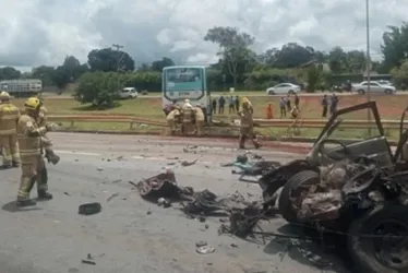 Imagem ilustrativa da imagem Caminhonete bate de frente com ônibus em Brasília e motorista morre