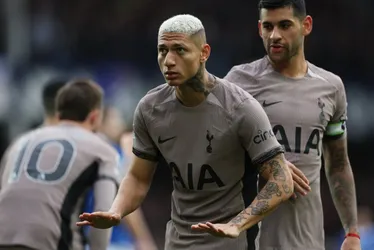 Imagem ilustrativa da imagem Capixaba Richarlison faz dois gols contra ex-time, mas Tottenham leva empate no fim