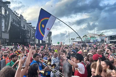 Imagem ilustrativa da imagem Carnaval oficial do Recife chega ao fim com milhares no Marco Zero até o amanhecer
