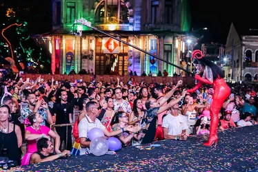 Imagem ilustrativa da imagem Carnaval oficial do Recife chega ao fim com milhares no Marco Zero até o amanhecer