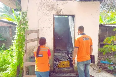 Imagem ilustrativa da imagem Casa pega fogo e dois irmãos morrem durante incêndio em Jaboatão dos Guararapes
