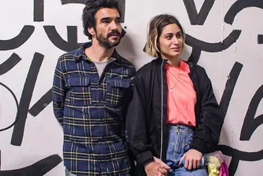 Imagem ilustrativa da imagem Casada com Caio Blat, Luisa Arraes é flagrada aos beijos com filho de Cássia Eller