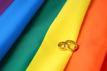 Imagem ilustrativa da imagem Casais católicos LGBT+ buscam bênção após aprovação do Vaticano