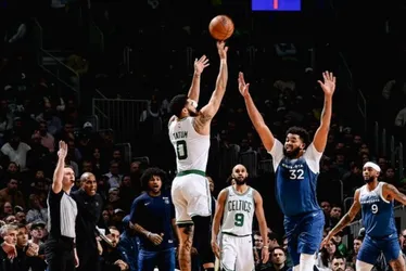 Imagem ilustrativa da imagem Celtics vencem duelo de líderes, Nuggets tropeçam e Wembanyama brilha na NBA