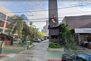 Imagem ilustrativa da imagem Centro comercial na Praia do Canto é vendido para construtora