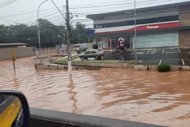 Imagem ilustrativa da imagem Chuva forte provoca alagamentos em diversos pontos da Grande Vitória