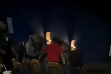 Imagem ilustrativa da imagem Cinema de shopping expulsa jovens fumando maconha durante filme de Bob Marley