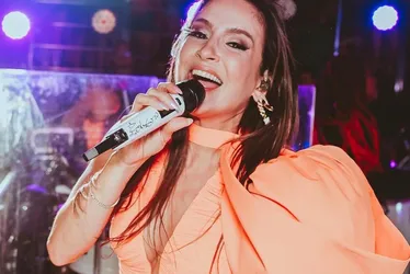 Imagem ilustrativa da imagem Claudia Leitte muda letra de 'Caranguejo' para não citar Iemanjá e viraliza