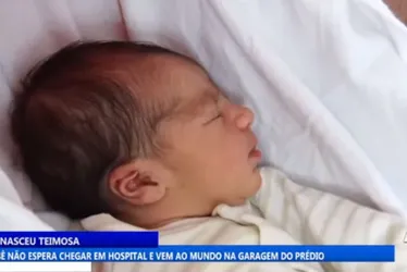 Imagem ilustrativa da imagem Coincidências numa garagem: a história de uma bebê que nasceu em 3 minutos