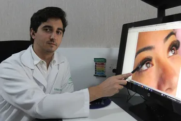Imagem ilustrativa da imagem Cola de cílios pode até cegar, dizem médicos