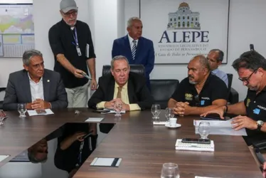Imagem ilustrativa da imagem Comissão da Alepe se reúne com Governo para apresentar demandas da Polícia Civil