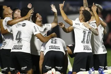 Imagem ilustrativa da imagem Corinthians elimina o América-MG e avança às semifinais da Copinha