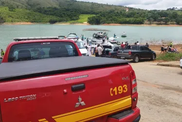 Imagem ilustrativa da imagem Corpo de tripulante é encontrado após queda de helicóptero em lago em Capitólio
