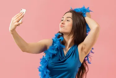Imagem ilustrativa da imagem Cuidado com a selfie de Carnaval. Especialistas dão dicas sobre segurança digital