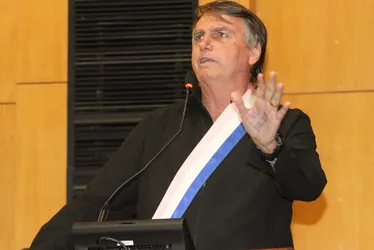 Imagem ilustrativa da imagem Defesa de Bolsonaro diz que postagem após 8 de janeiro foi "acidental"