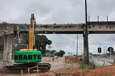 Imagem ilustrativa da imagem Demolição da passarela da BR-232 vai mudar trânsito no sábado (2)