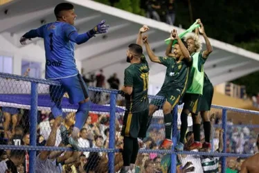 Imagem ilustrativa da imagem Despedida amarga: Santa Cruz perde nos pênaltis e diz adeus à pré-Copa do Nordeste