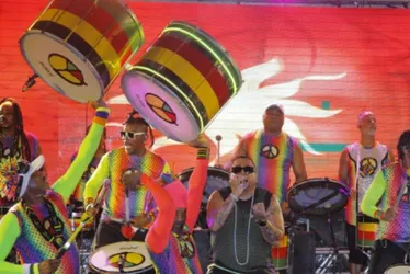 Imagem ilustrativa da imagem Diversidade, Olodum e Tumaraca em encontro inédito na folia no Marco Zero