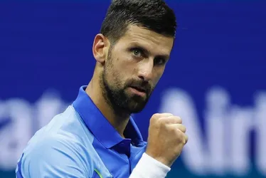 Imagem ilustrativa da imagem Djokovic doa par de tênis autografado para 'turbinar' projeto social brasileiro