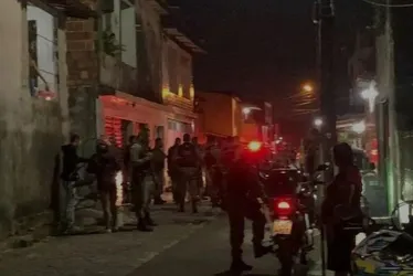 Imagem ilustrativa da imagem Dois policiais entram em confronto com 7 homens da mesma família e são esfaqueados