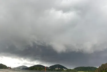 Imagem ilustrativa da imagem ES recebe alertas de chuva forte, ventania e alagamentos