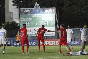 Imagem ilustrativa da imagem Em jogo com viradas, Real Noroeste supera o Vitória pelo Capixabão