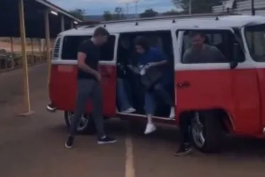 Imagem ilustrativa da imagem F-1: Verstappen vai de kombi a corrida de kart com família Piquet em Brasília