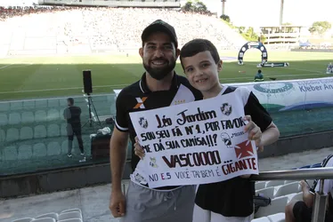 Imagem ilustrativa da imagem Famílias capixabas aproveitam chance e assistem vitória do Vasco no ES