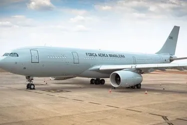 
          Imagem ilustrativa da imagem Farra com jatos da FAB soma quase 2 mil voos em 2023
          