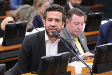 Imagem ilustrativa da imagem Fux autoriza quebra de sigilos de Janones em caso das 'rachadinhas'
