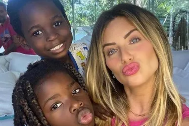 Imagem ilustrativa da imagem Giovanna Ewbank: "Triste e culpada por não dar conta do que remete aos meus filhos"