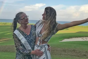 Imagem ilustrativa da imagem Gisele Bündchen fala pela 1ª vez após morte da mãe