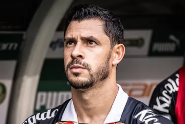 Imagem ilustrativa da imagem Giuliano tem lesão na panturrilha e deve desfalcar o Santos por duas semanas