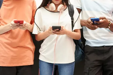 Imagem ilustrativa da imagem Governo de SP bloqueia acesso a apps em escolas estaduais
