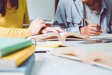 Imagem ilustrativa da imagem Governo lança bolsa do ensino médio e vai pagar para aluno fazer o Enem