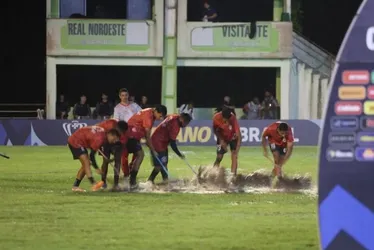 Imagem ilustrativa da imagem Gramado alagado adia estreia do Real Noroeste na Copa do Brasil. Veja nova data