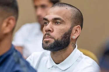 Imagem ilustrativa da imagem Guiados por defesa, mulher e amigos repetem que Daniel Alves estava 'muito bêbado'