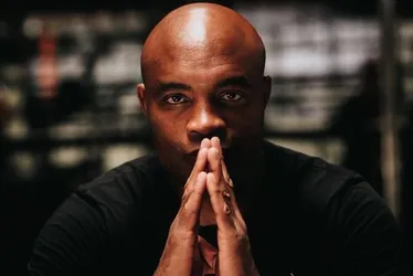 Imagem ilustrativa da imagem Há 10 anos, Anderson Silva teve sua lesão mais chocante