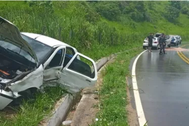 Imagem ilustrativa da imagem Homem morre em acidente com três carros em rodovia no ES