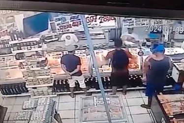 Imagem ilustrativa da imagem Homem rouba R$ 400 em carne de supermercado em Vila Velha