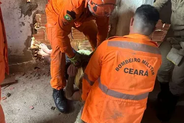 Imagem ilustrativa da imagem Idoso é resgatado após passar mais de nove horas preso entre paredes no Ceará