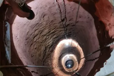 Imagem ilustrativa da imagem Idoso sonha com ouro escondido em casa, cava buraco de 40 metros, cai e morre