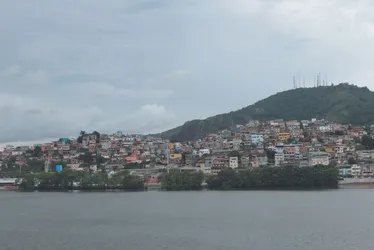 Imagem ilustrativa da imagem Imóveis em 76 bairros vão ser regularizados por prefeituras no ES
