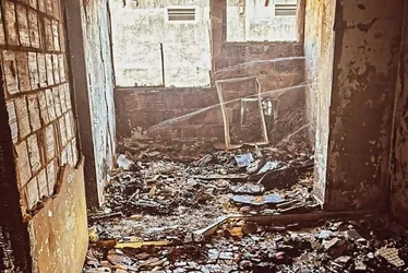 Imagem ilustrativa da imagem Incêndio destrói apartamento e vítima pula do segundo andar para fugir das chamas